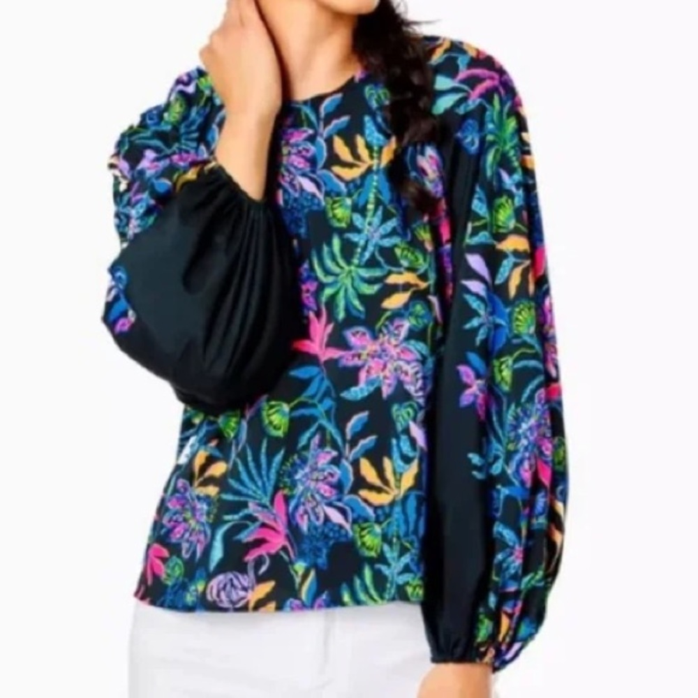 Lilly Pulitzer Imani Long Sleeve Top
Paradise Glow Onyx Floral Print